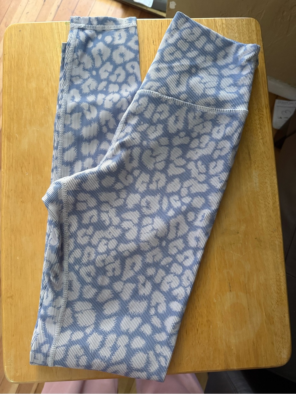 Women’s‎ Glyder Pale Blue and White Leopard-Print high rise  Leggings size small